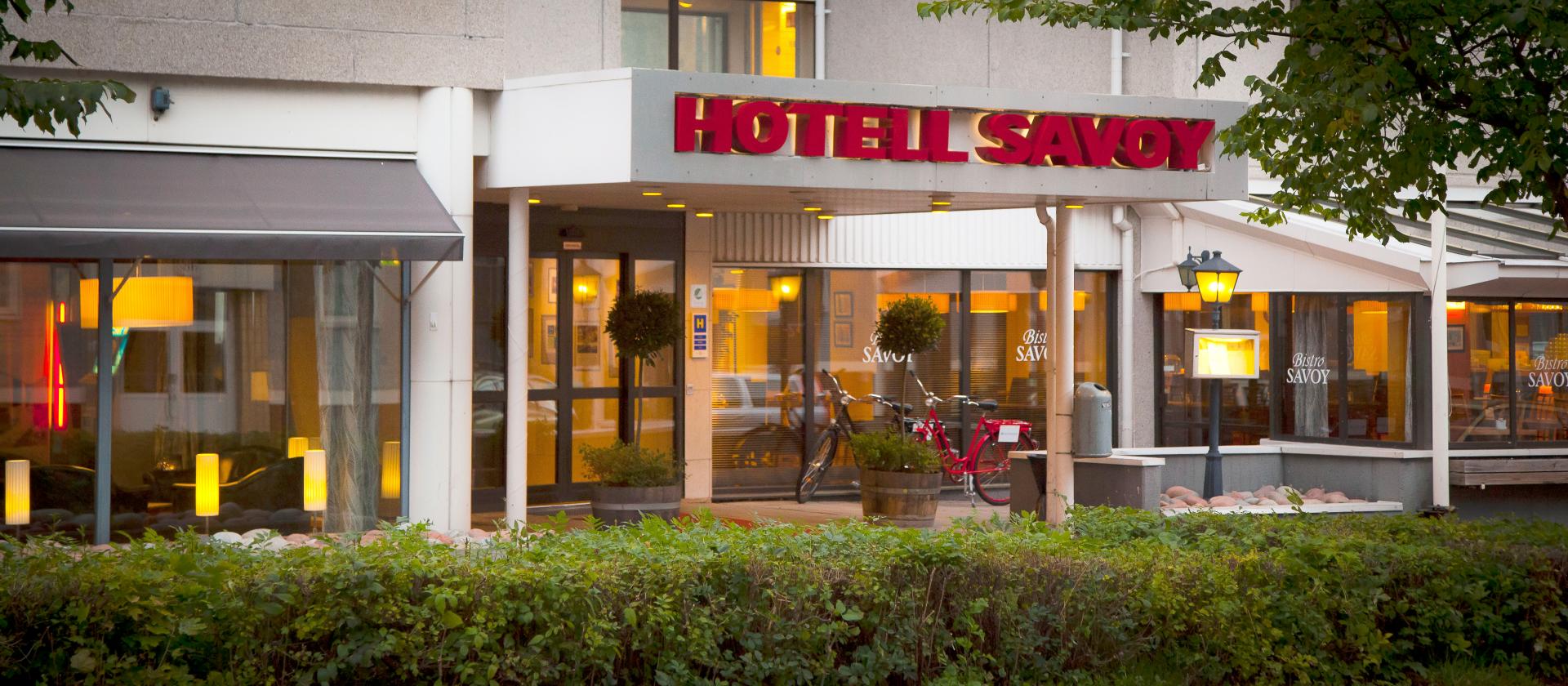 Entrén vid Hotell Savoy i Mariehamn.